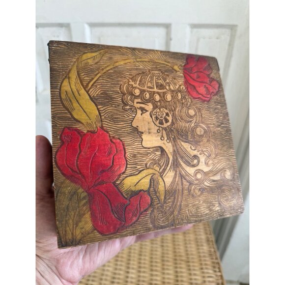 Antique 1910's Flemish Art Pyrography Hanky Box Art Nouveau Lady with Flowers - Picture 2 of 10